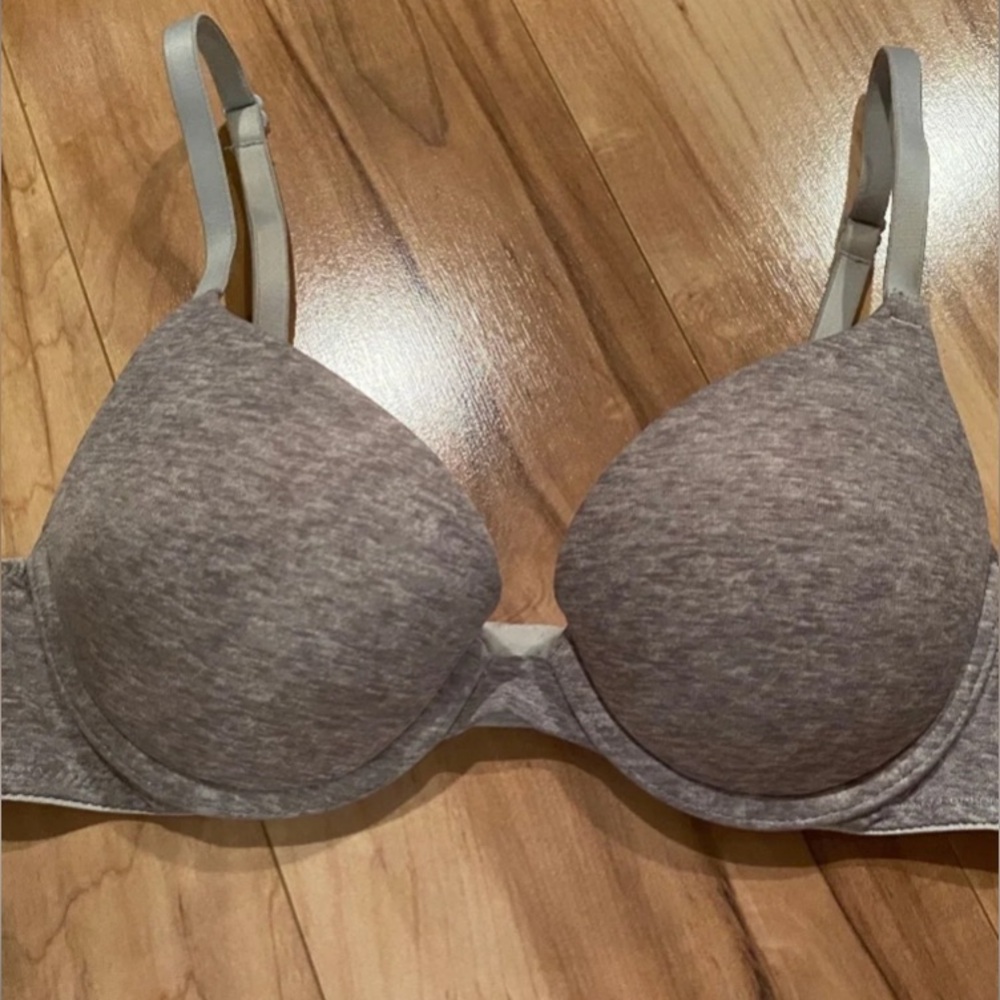 PINK Victoria’s Secret Gray Bra—32A